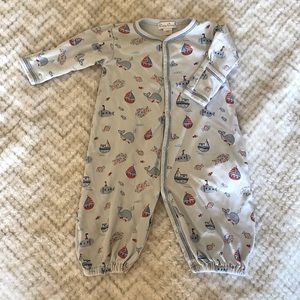 Newborn onesie with snaps